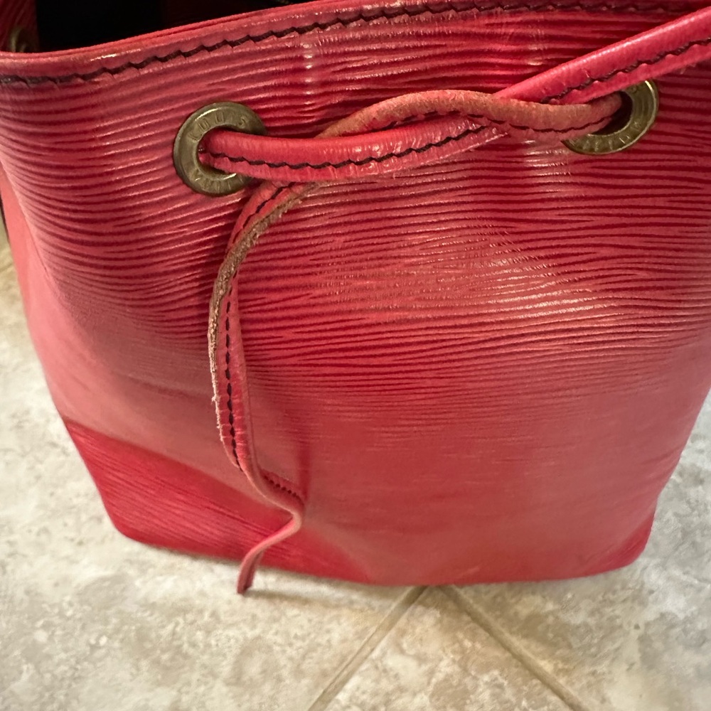 🌸🌸🌸Authentic Louis Vuitton Leather LV Petit Noe Red Epi - Picture 9 of 12